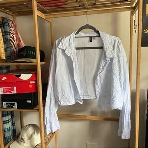 CROPPED BLUE & WHITE STRIPED BUTTON DOWN